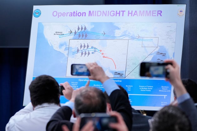 Infographic της επιχείρησης «Midnight Hammer» στο Πεντάγωνο (AP Photo/Alex Brandon)