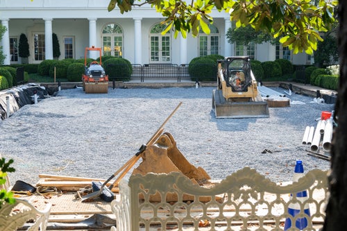 アメリカ・ホワイトハウス・カフリンクス 画像】ホワイトハウスの庭が見たことのない姿に。トランプ改修でローズ