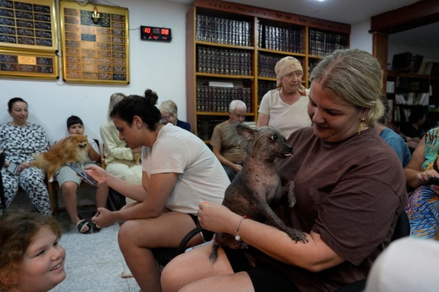 Ισραηλινοί στο καταφύγιο συναγωγής στην Χάιφα 