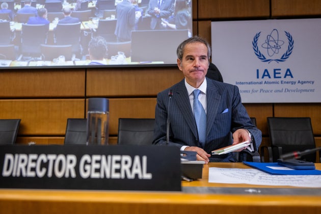 Ο Ραφαελ Γκρόσσι, επικεφαλής του ΔΟΑΕ στην έδρα του οργανισμού στη Βιέννη για την έκτακτη συνεδρίαση του ΔΣ