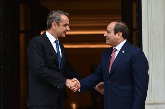 Για τις εξελίξεις στη Μέση Ανατολή αλλά και για τη Μονή της Αγίας Αικατερίνης του Σινά συζήτησαν σε τηλεφωνική επικοινωνία ο Κυριάκος Μητσοτάκης με τον Αμπντέλ Φατάχ Αλ-Σίσι