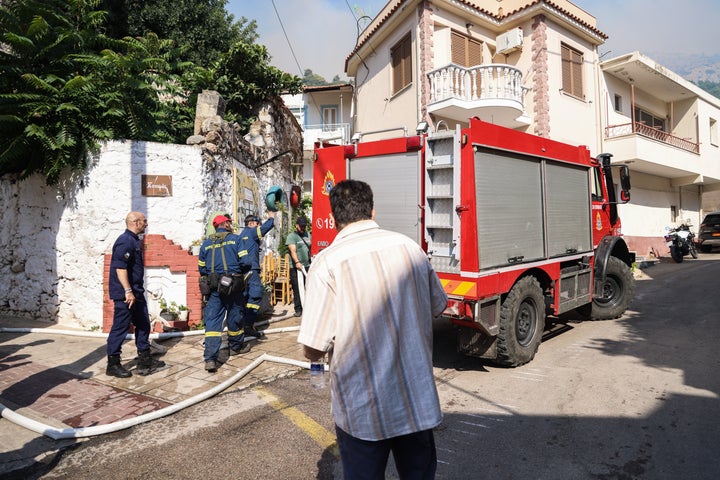 Δεύτερη ημέρα της πυρκαγιάς στο νησί της Χίου, Δευτέρα 23 Ιουνίου 2025. Στα μέτωπα της φωτιάς επιχείρησαν 190 πυροσβέστες - ανάμεσά τους 11 ομάδες πεζοπόρων - 38 οχήματα και 4 εναέρια μέσα, υδροφόρες και μηχανήματα έργου από τον Ελληνικό Στρατό και την Τοπική Αυτοδιοίκηση. (ΚΩΣΤΑΣ ΑΝΑΓΝΩΣΤΟΥ/EUROKINISSI)