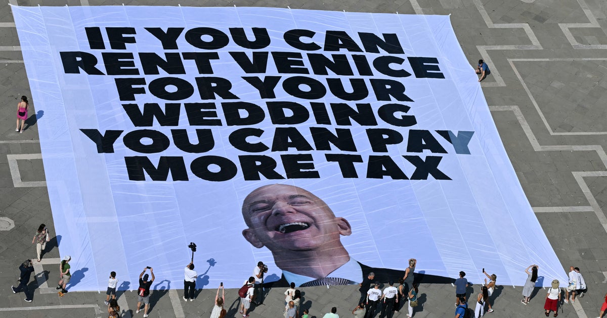 Sprawling Anti-Bezos Banner Pops Up in Venice Ahead Of His Wedding
