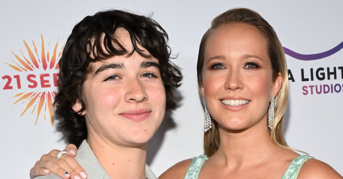 Pitch Perfect Star Anna Camp Defends 18-Year Age Gap With Girlfriend