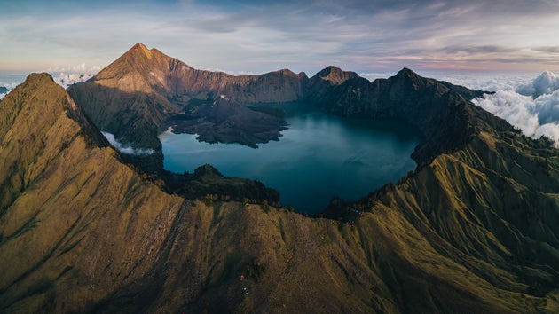 インドネシアのロンボク島にあるリンジャニ山