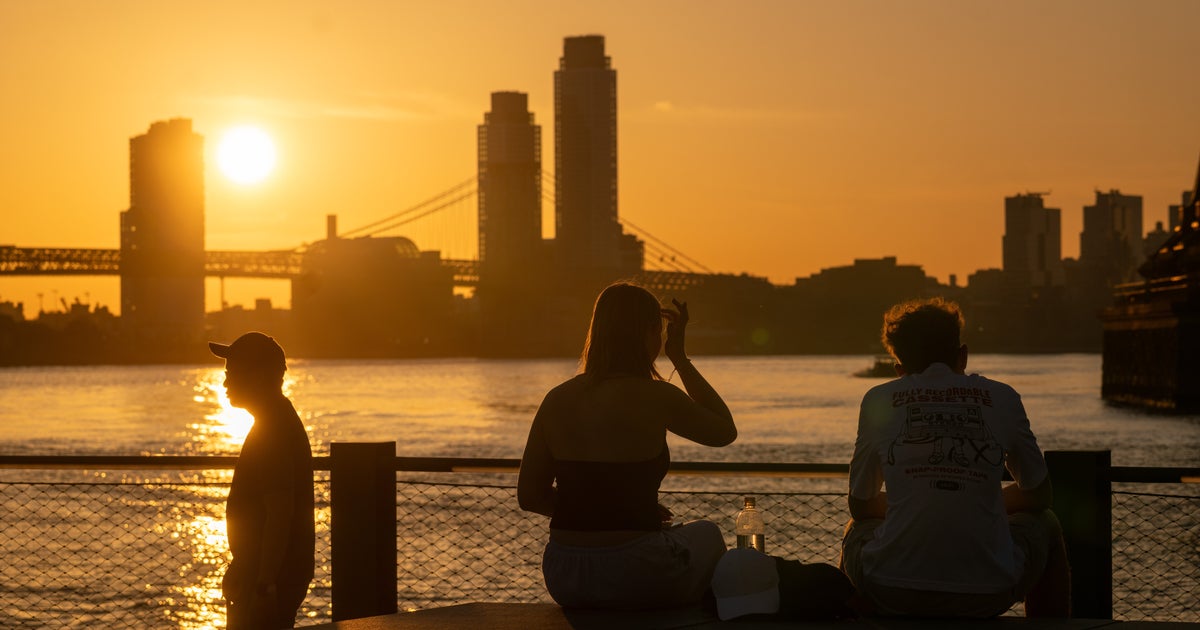 Temperature In NYC Reaches 100 Degrees As East Coast Swelters Under Extreme Heat Wave
