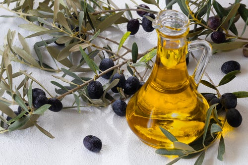Τα πλούσια συστατικά του ελαιόλαδου λειτουργούν σαν φυσικό φάρμακο για τον οργανισμό. 