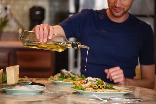 Λϊγα γραμμάρια ωμού ελαιόλαδου συμβάλλουν στην πρόληψη κατά της άνοιας. 