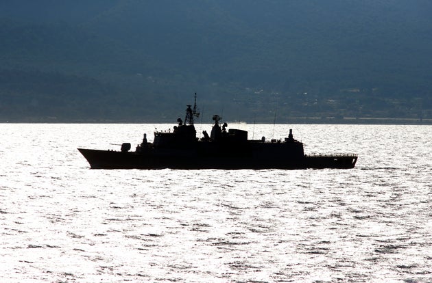 Ελληνική φρεγάτα στο Αιγαίο (φωτογραφία αρχείου) (AP Photo/Lefteris Pitarakis)