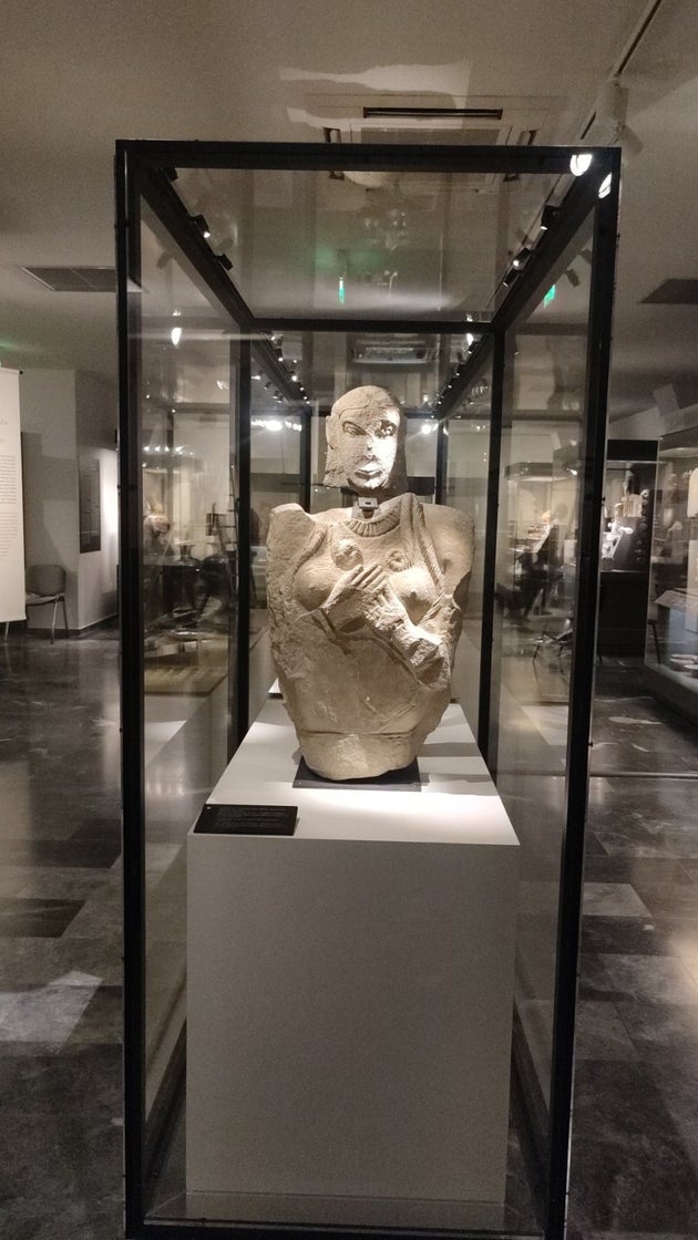 Άποψη της έκθεσης «Αρχαϊκές Ελίτ: Πολεμιστές και Πριγκίπισσες»