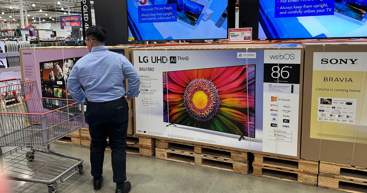 Key Inflation Gauge Rose Last Month While Americans Cut Back On Spending