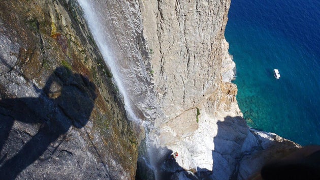 Νεκρός 47χρονος Ρουμάνος τουρίστας στον Κρεμαστό καταρράκτη της Σαμοθράκης – Οι οικογενειακές διακοπές μετατράπηκαν σε τραγωδία