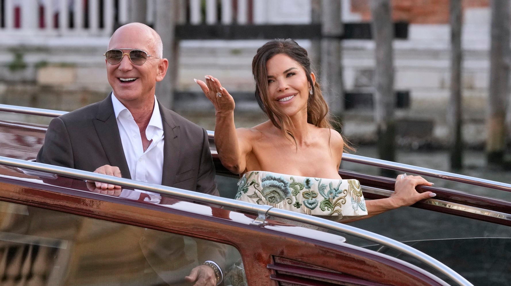 Bespoke Bash For A Billionaire: Jeff Bezos Weds Lauren Sánchez In Lavish  Venice Ceremony | HuffPost Entertainment