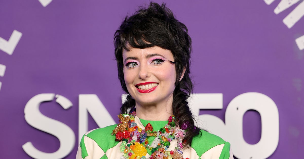 'SNL' Star Says This 'Crazy' Mixup With Show Icon Made Her Sob 'Hysterically'