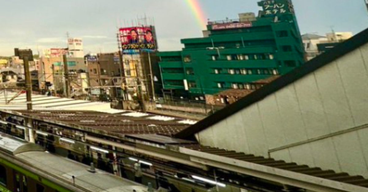 八王子駅で現れた幻想的なダブルレインボーが話題に