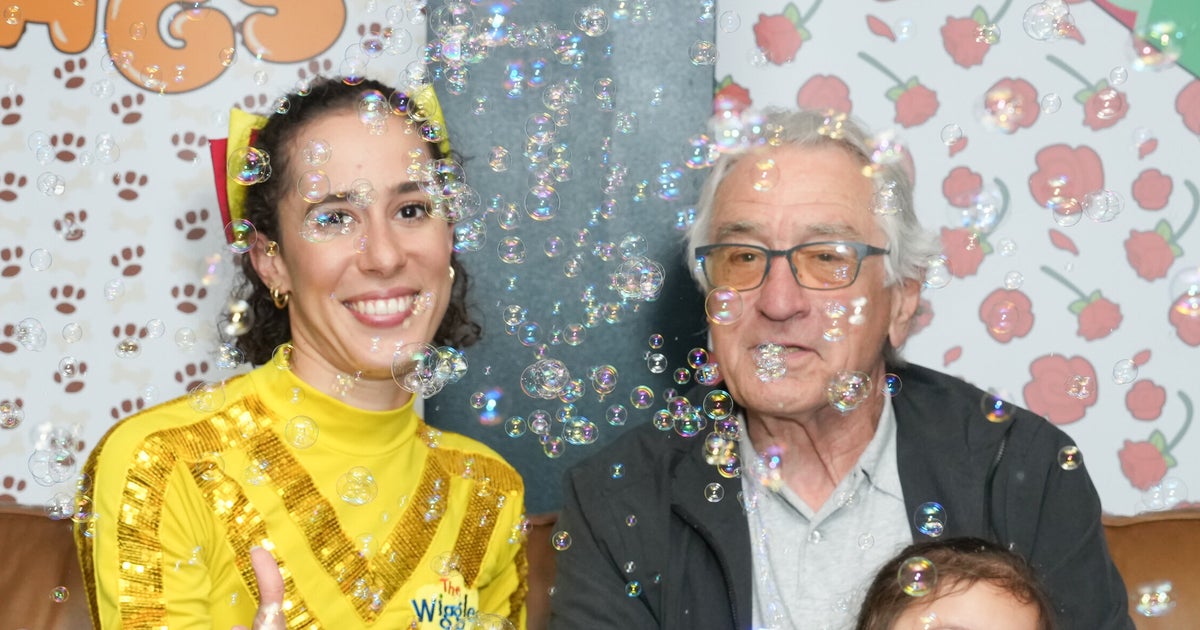 Robert De Niro Brings His 2-Year-Old To Meet The Wiggles In Peak Toddler Dad Move