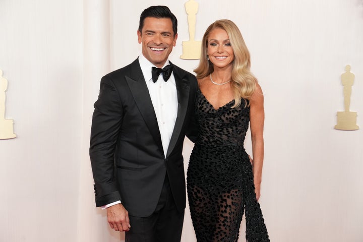 Mark Insuelos and Kelly Ripa attend the 96th Academy Awards on March 10, 2024 in Hollywood, California.
