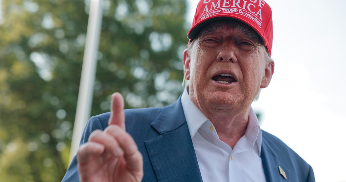 Authoritarianism Expert Reveals 'Chilling' Phrase Trump Used During New Threat