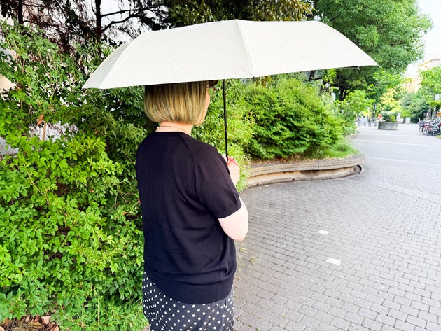 猛暑対策に最適なユニクロの「UVカットコンパクトアンブレラ/遮熱」を徹底レビュー
