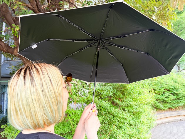 55cmの親骨で日陰を多く確保できる。骨組みが8本あるので頑丈！