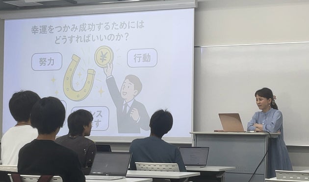 大学で学生たちに教えるいとうさん