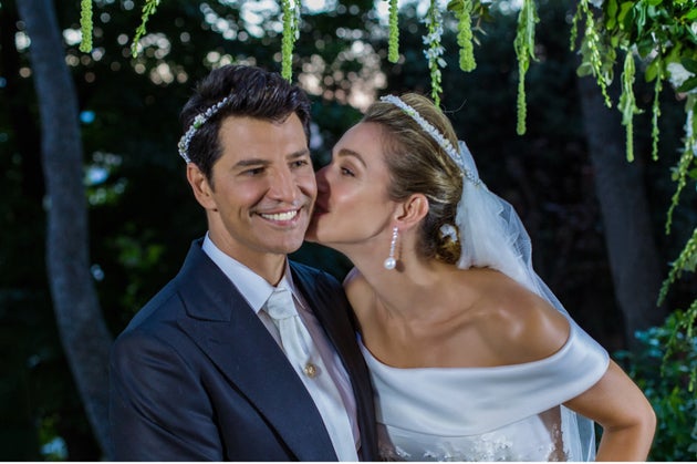 Το επίσημο άλμπουμ του γάμου του Σάκη Ρουβά και της Κάτιας Ζυγούλη.