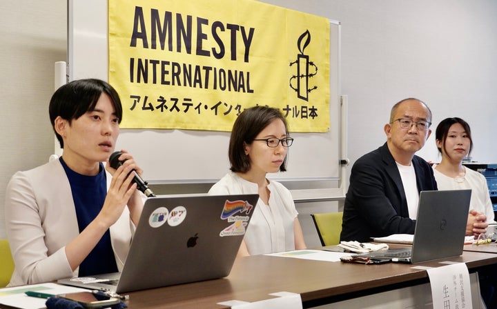 参院選の候補者アンケートの結果を報告するアムネスティ・インターナショナル日本、LGBT法連合会、難民支援協会のメンバーら（東京・千代田、2025年7月4日）