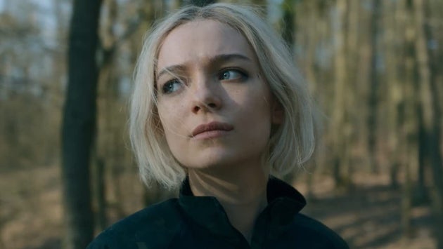 Esmé Creed-Miles in Hanna