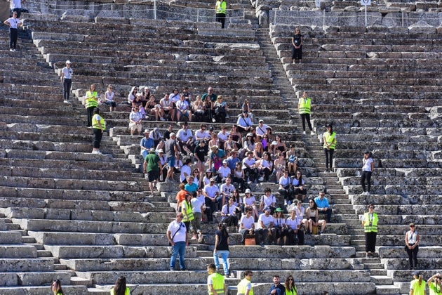 Στιγμιότυπο από την άσκηση ετοιμότητας για την αντιμετώπιση πυρκαγιάς στην Επίδαυρο. 
