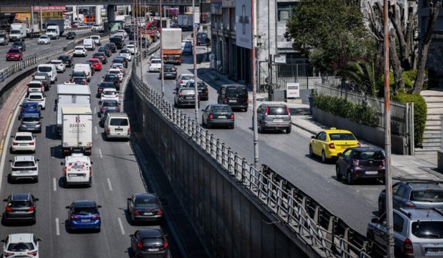 Η ΕΛΑΣ απευθύνει έκκληση στους οδηγούς να είναι ιδιαίτερα προσεκτικοί κατά την διέλευσή τους από τα σημεία των εργασιών και να ακολουθούν την υπάρχουσα οδική σήμανση.