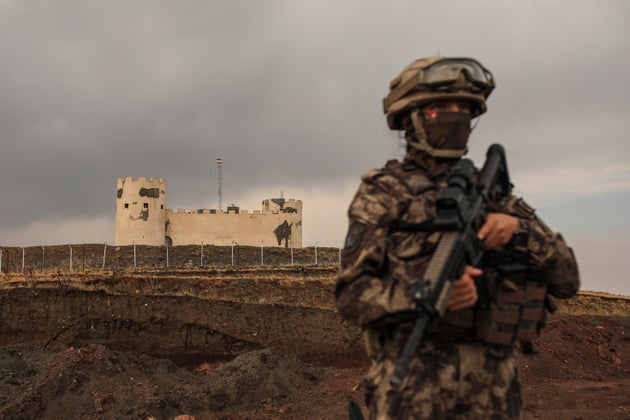Τούρκος στρατιώτης στα σύνορα με το Ιράν (AP Photo/Emrah Gurel)