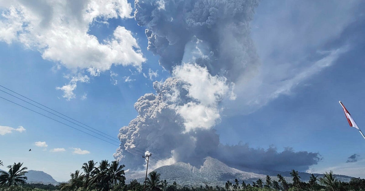 Flights Disrupted As Indonesian Volcano Erupts, Sending Ash 11 Miles High Flights Disrupted As Indonesian Volcano Erupts, Sending Ash 11 Miles High