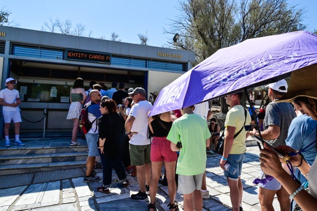 Στιγμιότυπο από το κέντρο της Αθήνας, Δευτέρα 7 Ιουλίου 2025. Υψηλές τιμές της θερμοκρασίας κατά τη διάρκεια της ημέρας, με τιμές που κυμάνθηκαν έως 41 βαθμούς Κελσίου. (ΜΙΧΑΛΗΣ ΠΑΠΑΝΙΚΟΛΑΟΥ/EUROKINISSI)