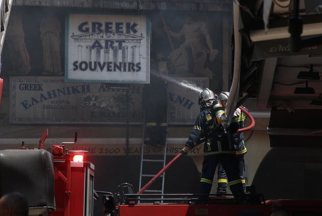 Κατάσβεση πυρκαγιάς στην αγορά Καπάνι, στη Θεσσαλονίκη - Κυριακή 6 Ιουλίου 2025