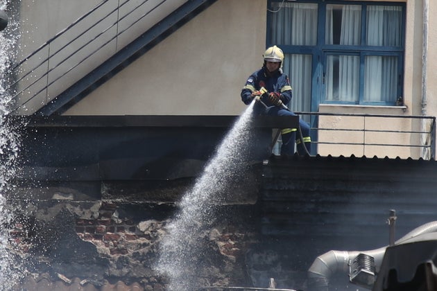 Κατάσβεση πυρκαγιάς στην αγορά Καπάνι, στη Θεσσαλονίκη - Κυριακή 6 Ιουλίου 2025
