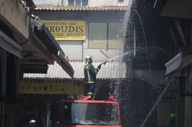 Κατάσβεση πυρκαγιάς στην αγορά Καπάνι, στη Θεσσαλονίκη - Κυριακή 6 Ιουλίου 2025