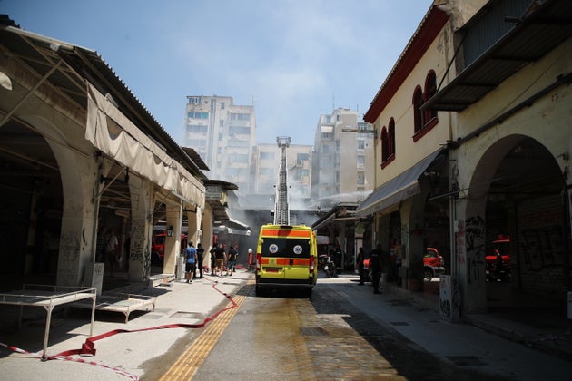 Κατάσβεση πυρκαγιάς στην αγορά Καπάνι, στη Θεσσαλονίκη - Κυριακή 6 Ιουλίου 2025