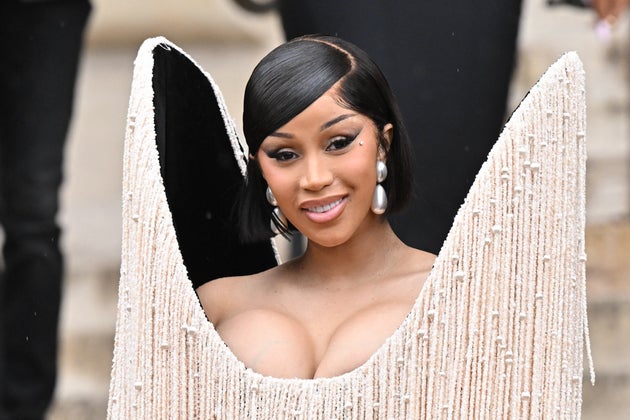 フランス・パリで開かれた、スキャパレリの2025-26年秋冬オートクチュールショーに参加したカーディ・Bさん（2025年7月7日）