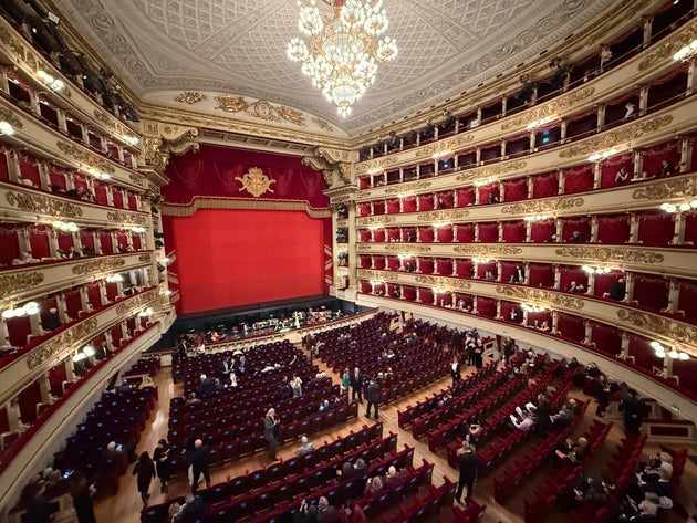 Η Σκάλα του Μιλάνου πριν από παράσταση, 15 Μαρτίου 2025. (Photo by Christoph Sator/picture alliance via Getty Images)