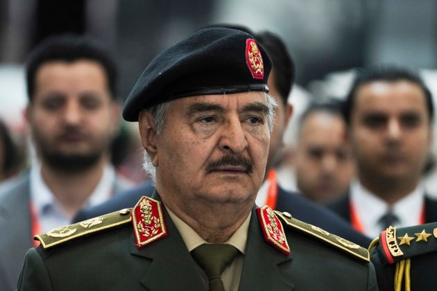 Ο Χαλίφα Χαφτάρ το 2023 στο Άμπου Ντάμπι (AP Photo/Jon Gambrell, File)