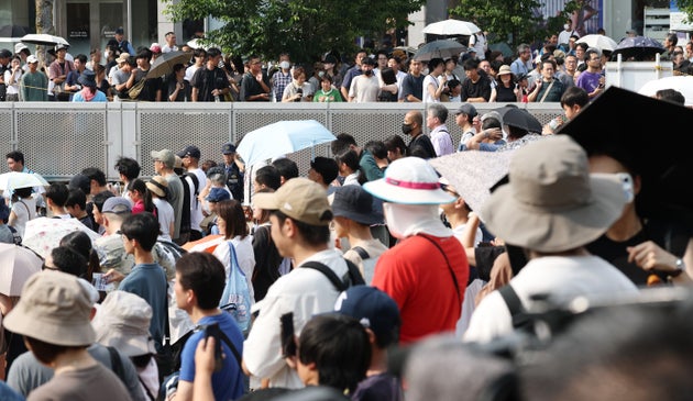 参院選公示後初の日曜日を迎え、街頭演説に集まった人たち＝2025年7月6日午後、横浜市内