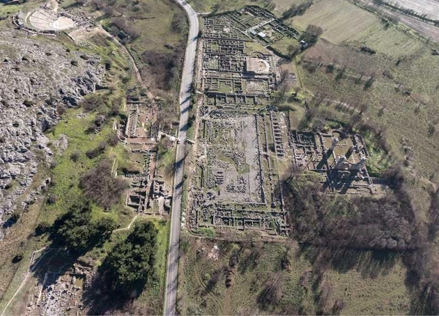 Άποψη του αρχαιολογικού χώρου των Φιλίππων από ψηλά