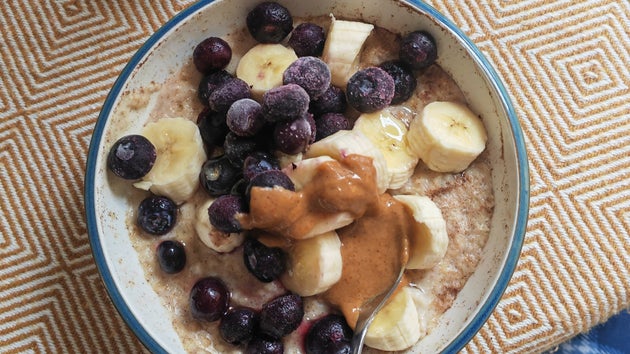 Fibre-rich fruits and porridge