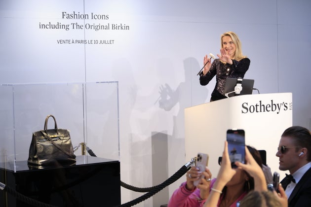 フランス・パリで行われた、ジェーン・バーキンが使っていたオリジナルのバーキンのオークション