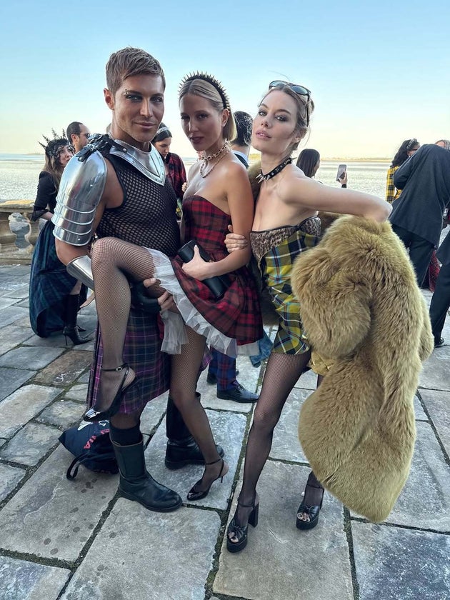 Ο Ευάγγελος Μπούσης, η Ολυμπία Ντε Γκρες και η Καμίλ Ρόου.