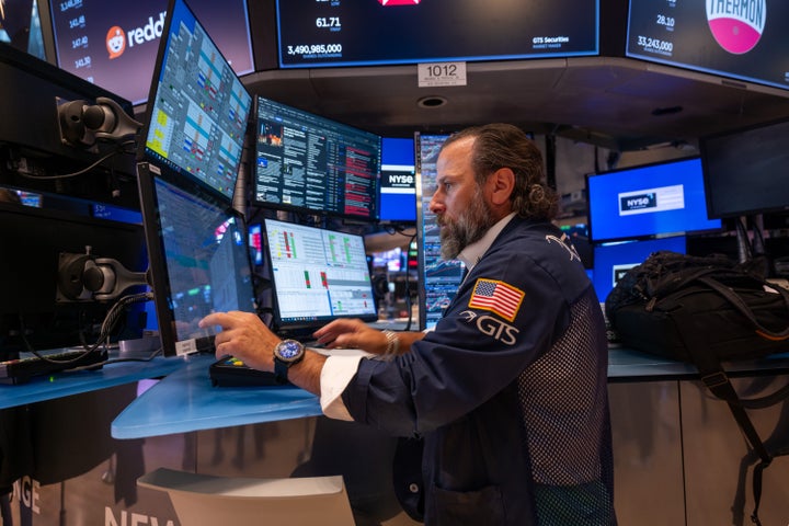 NEW YORK, NEW YORK - JULY 11: Traders work on the floor of the New York Stock Exchange (NYSE) on July 11, 2025 in New York City. As new tariffs continue to concern investors, the Dow fell over 250 points in trading Friday. (Photo by Spencer Platt/Getty Images)