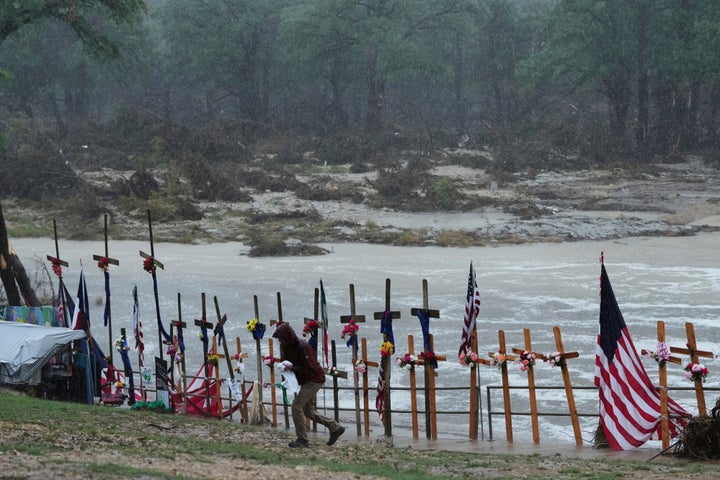 Rain falls over a makeshift memorial for flood victims along the Guadalupe River, Sunday, July 13, 2025, in Kerrville, Texas. (AP Photo/Eric Gay)