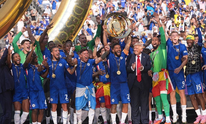 Chelsea players celebrate the victory over Paris Saint-Germain.