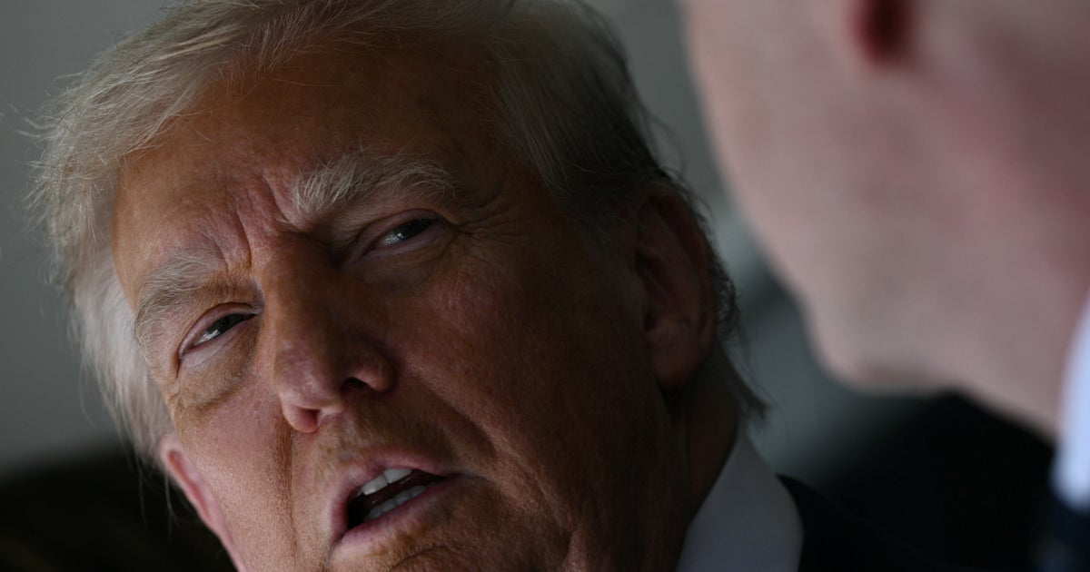 Ex-White House Aide Reveals Why Trump's 'Panicking Right Now' | HuffPost Latest News