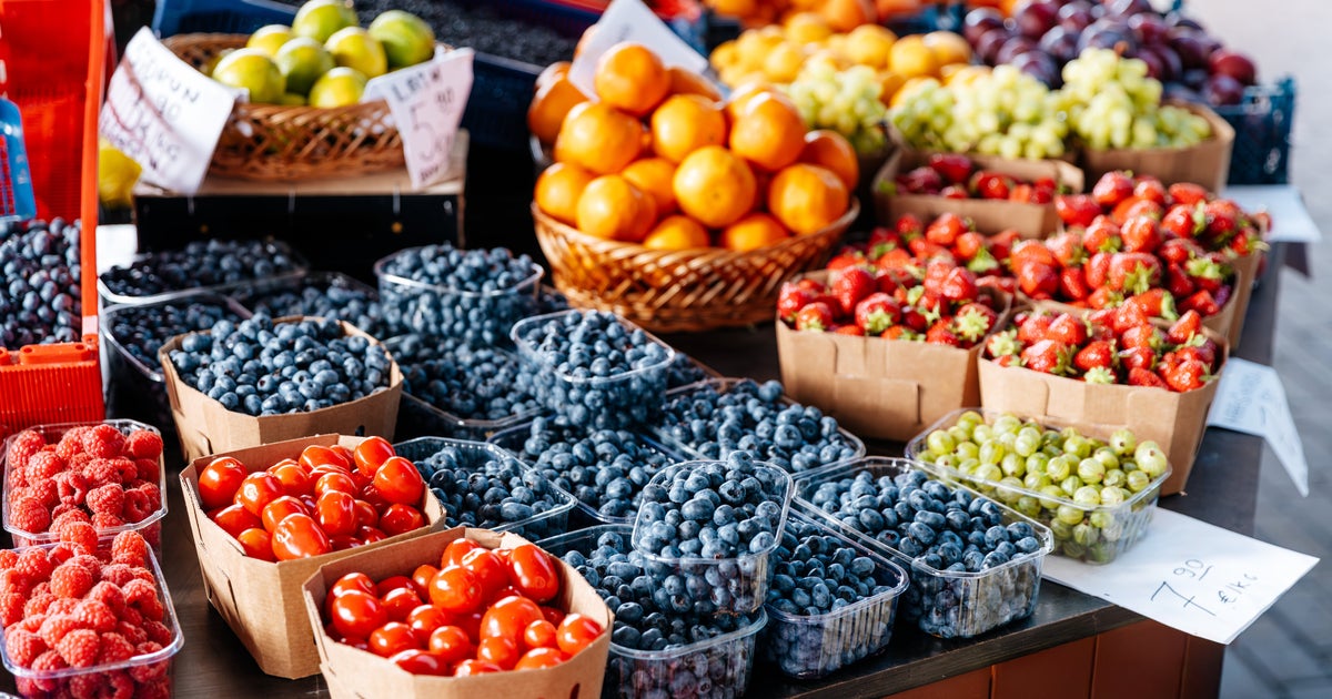 Image for article 5 Red Flags That Your Farmers Market Produce Isnt All That Fresh
